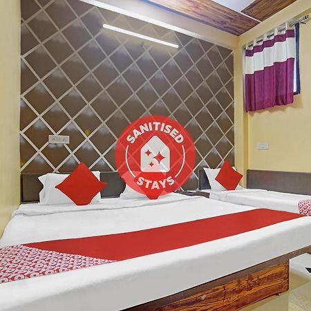 Oyo 79454 Shree Laxmi Palace Hotel Ujjain Bagian luar foto