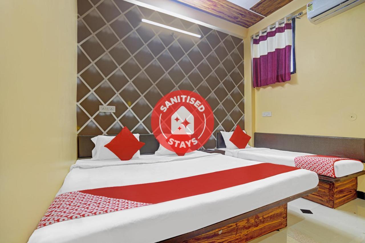Oyo 79454 Shree Laxmi Palace Hotel Ujjain Bagian luar foto